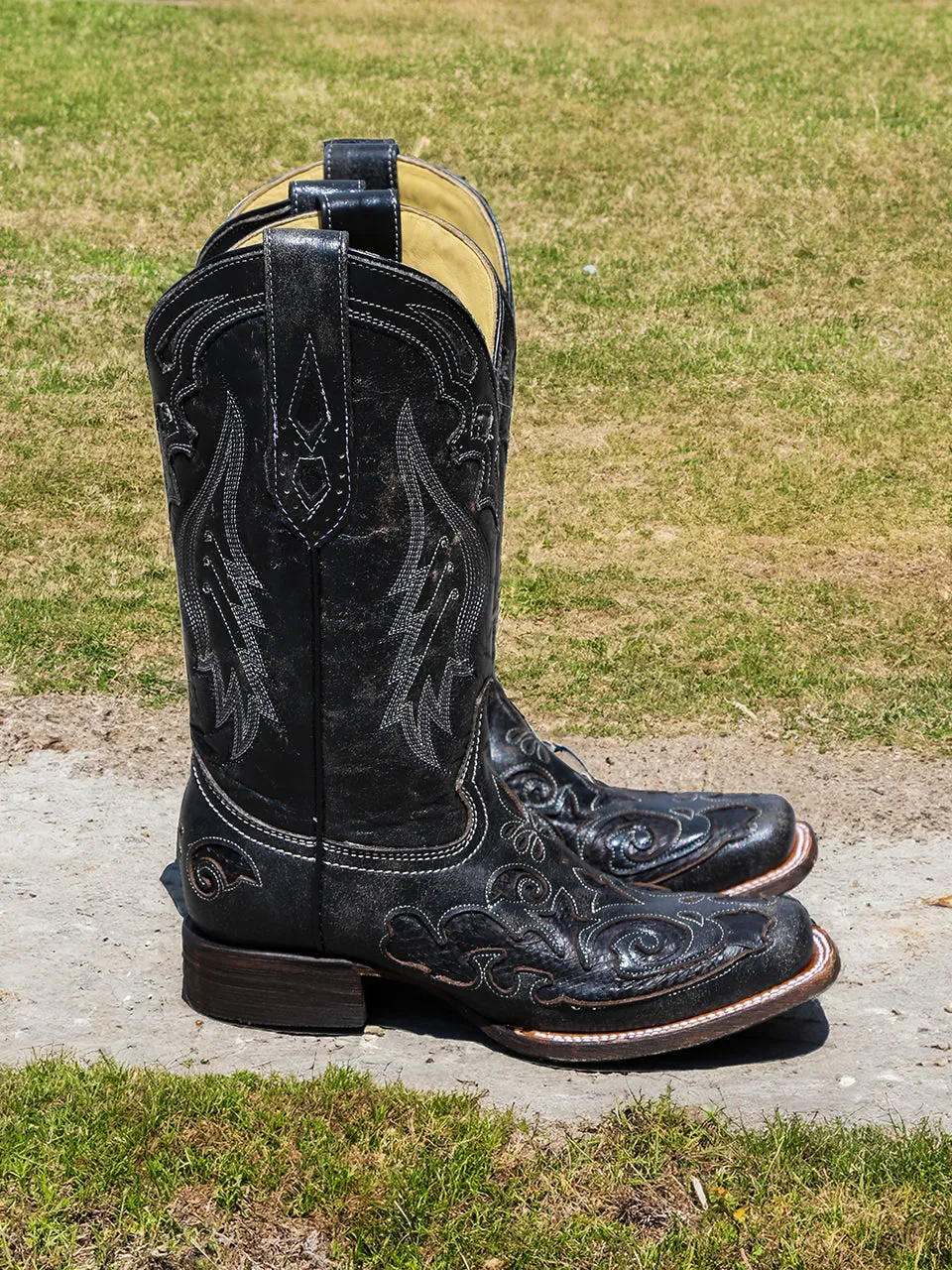A2402 - WOMEN'S BLACK EMBROIDERY SNAKE INLAY SQUARE TOE COWBOY BOOT