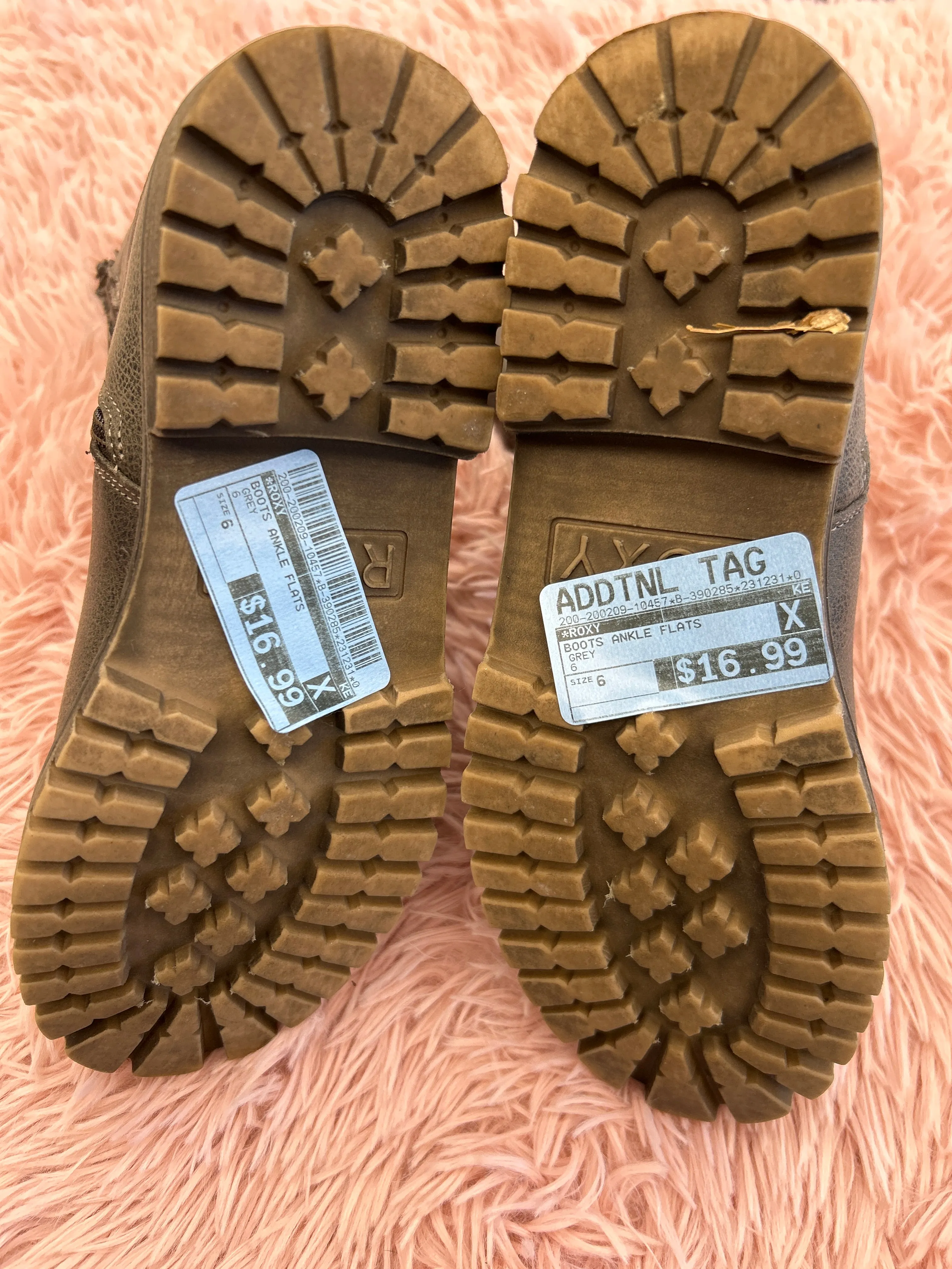 Boots Ankle Flats By Roxy  Size: 6