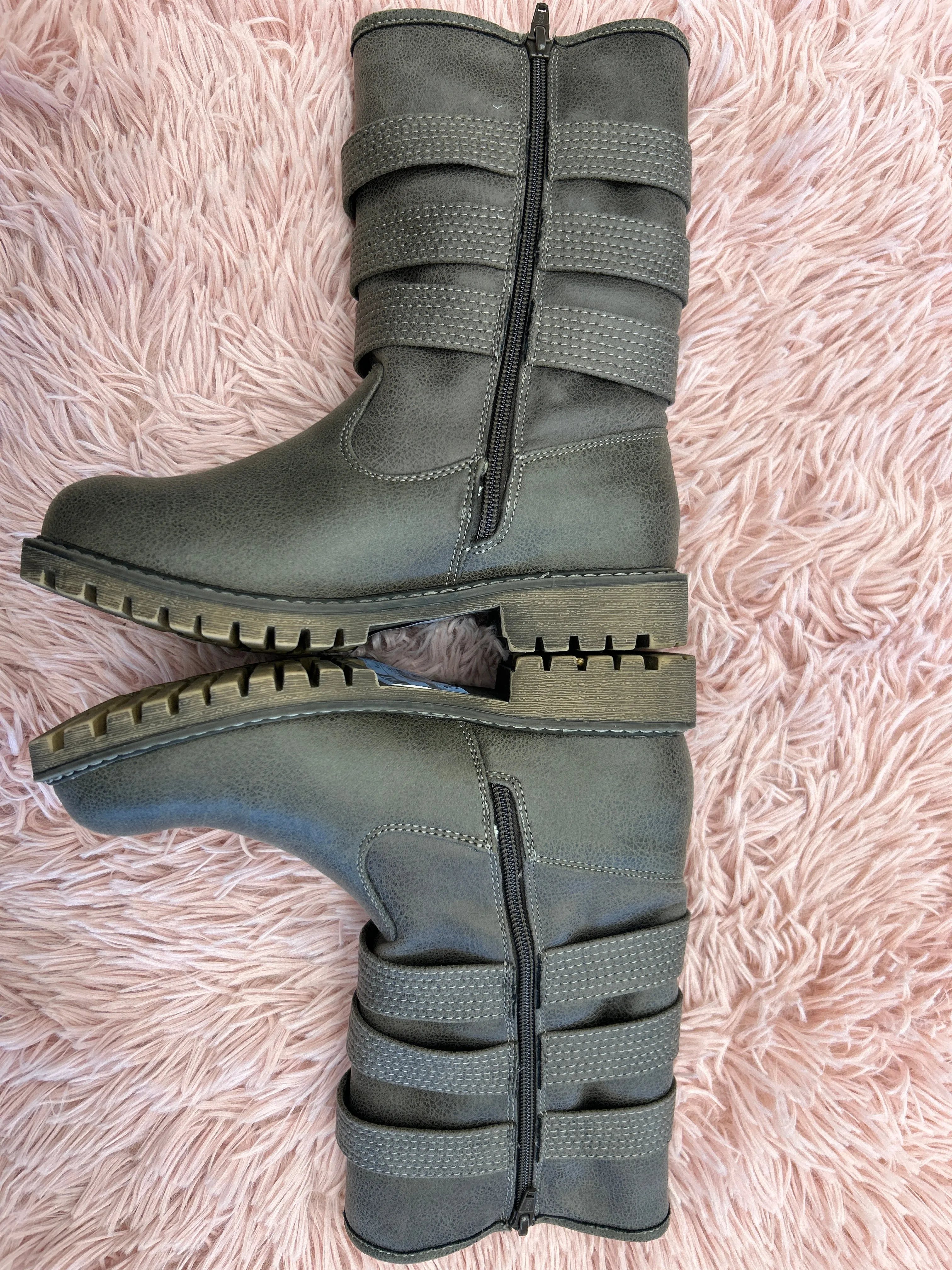 Boots Ankle Flats By Roxy  Size: 6